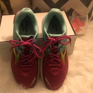 BROOKS “Ravenna 8”running shoes size:9.5 women👍🏾
